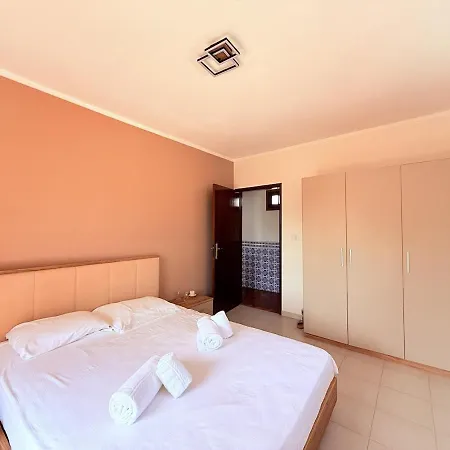 Casa Peixinho - 2 Bedrooms, Garden & Bbq Near Dom wakacyjny