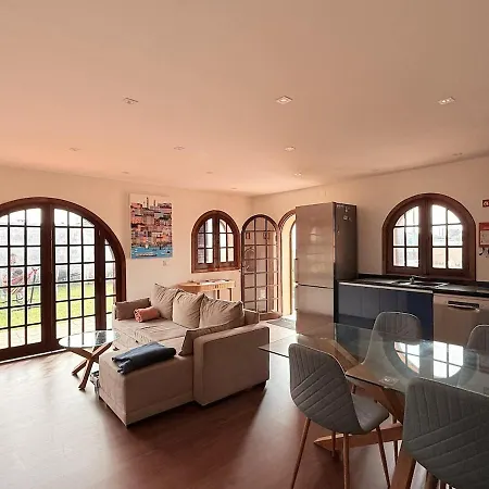 Casa Peixinho - 2 Bedrooms, Garden & Bbq Near